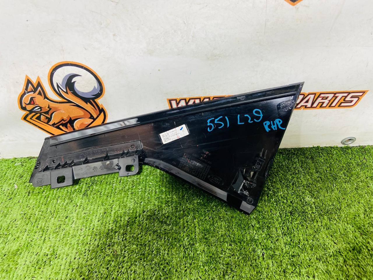 LR114197 Door molding rear right corner RANGE ROVER EVOQUE NEW (L551) 2019- Used cost 40 € in stock 1 pcs.
