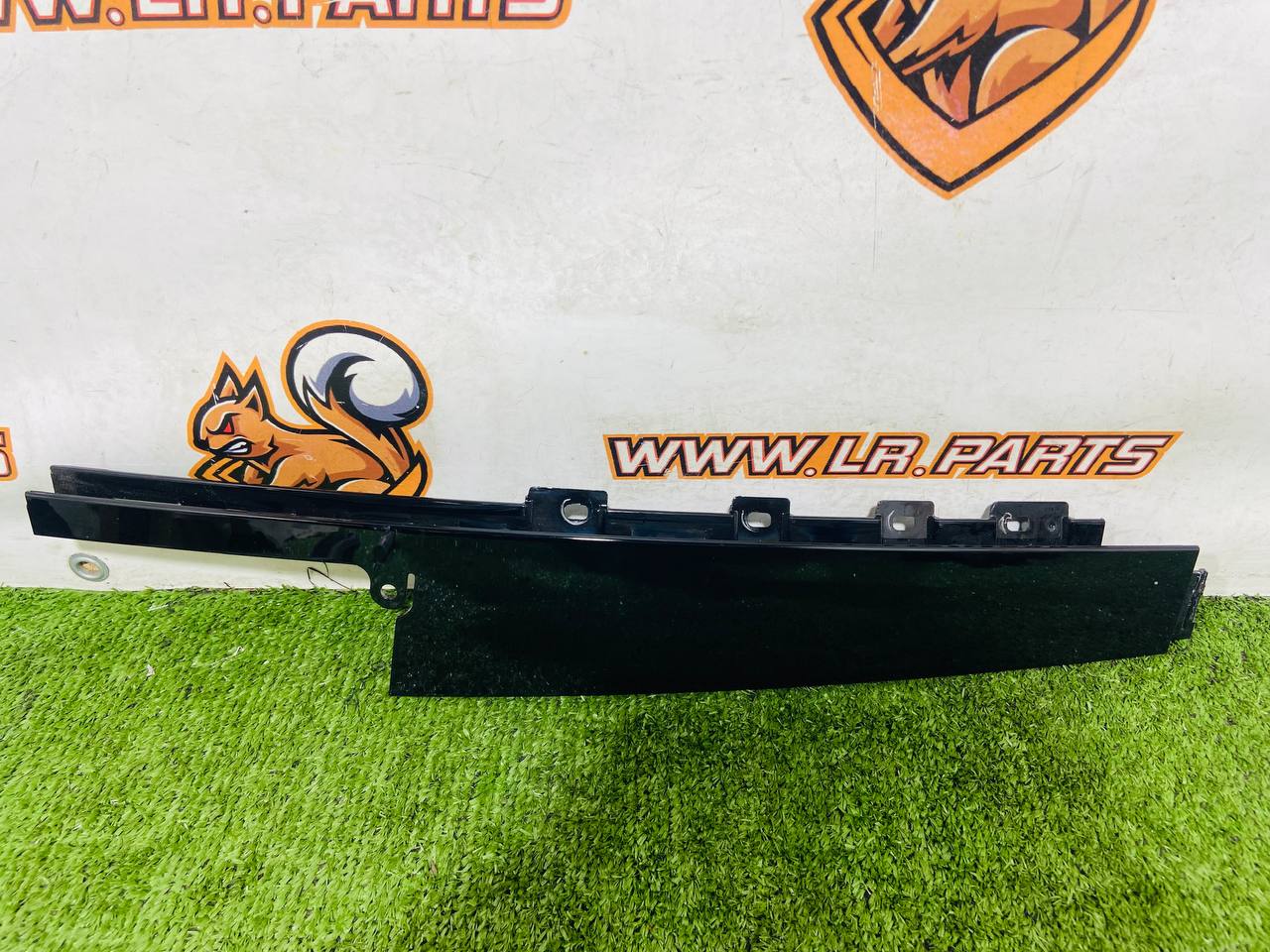 LR114199 Door molding REAR right vertical RANGE ROVER EVOQUE NEW (L551) 2019- Used cost 25,49 € in stock 1 pcs.