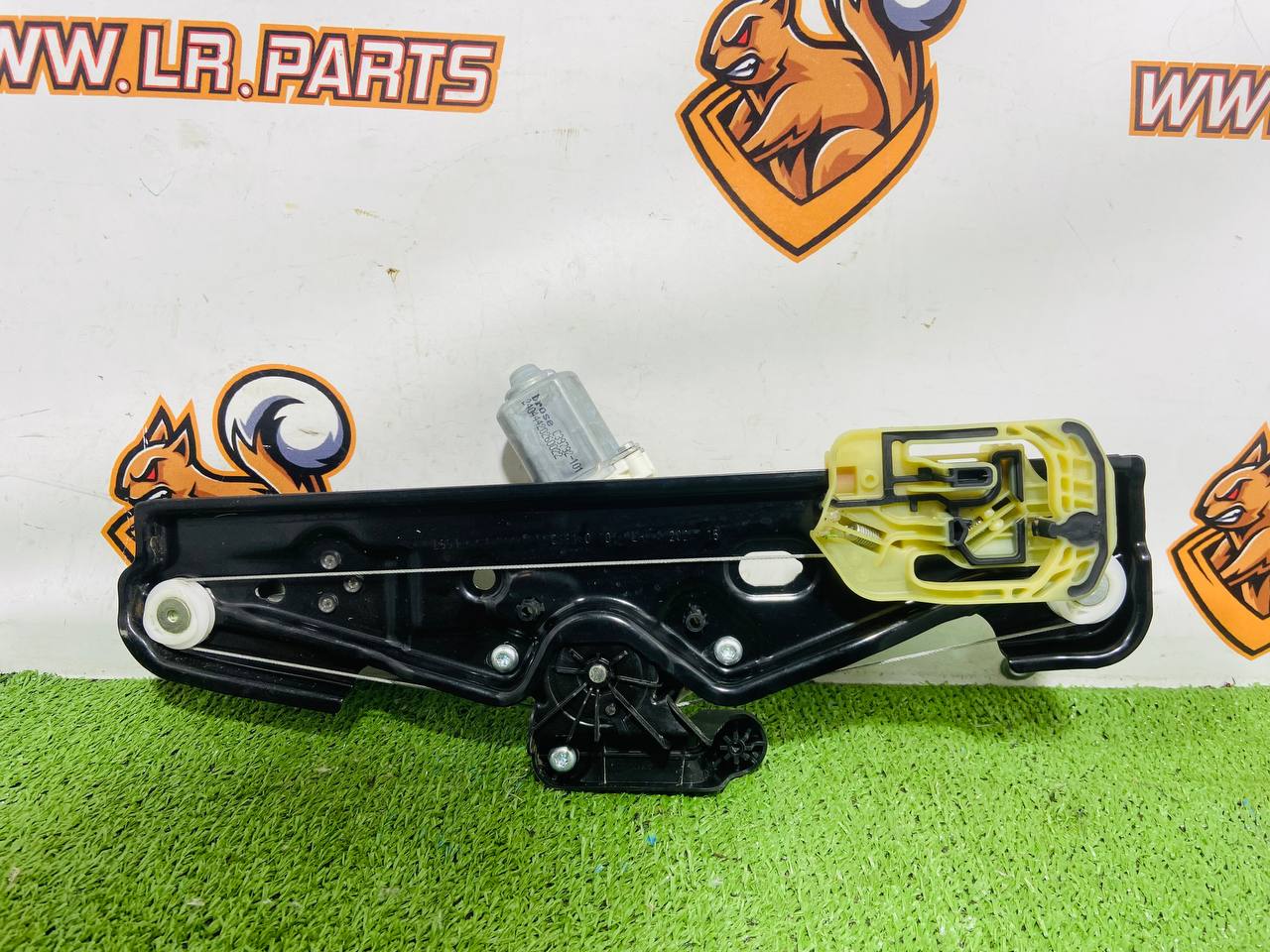 LR114598 Window lifter rear left RANGE ROVER EVOQUE NEW (L551) 2019- Used cost 140 € in stock 2 pcs.