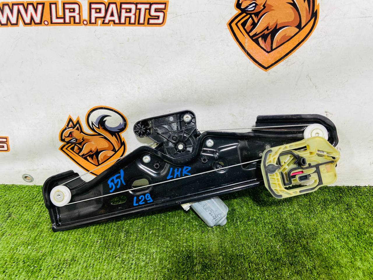 LR114598 Window lifter rear left RANGE ROVER EVOQUE NEW (L551) 2019- Used cost 140 € in stock 2 pcs.