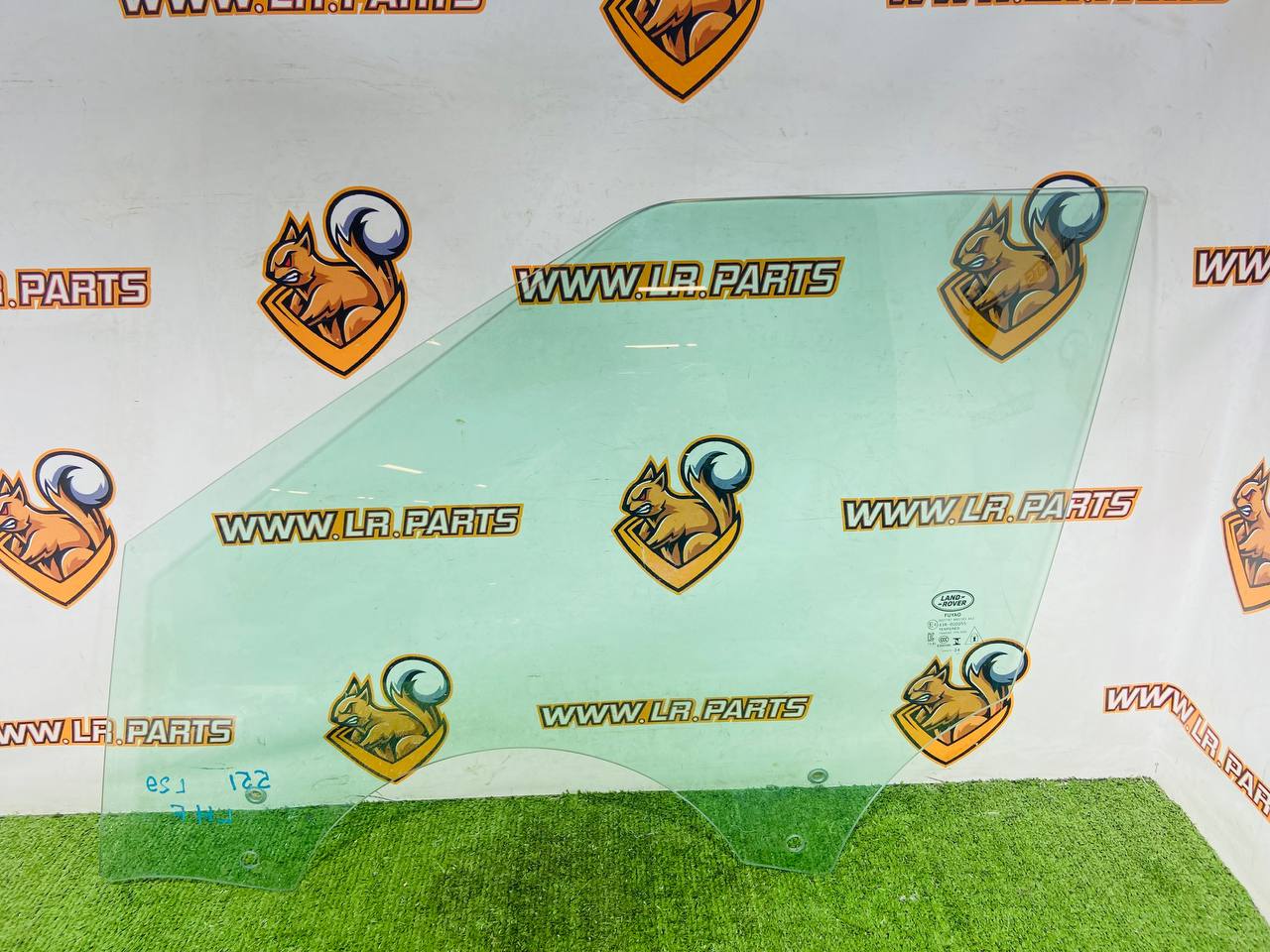 LR114600 Front Left door Glass RANGE ROVER EVOQUE NEW (L551) 2019- Used cost 100 € in stock 2 pcs.