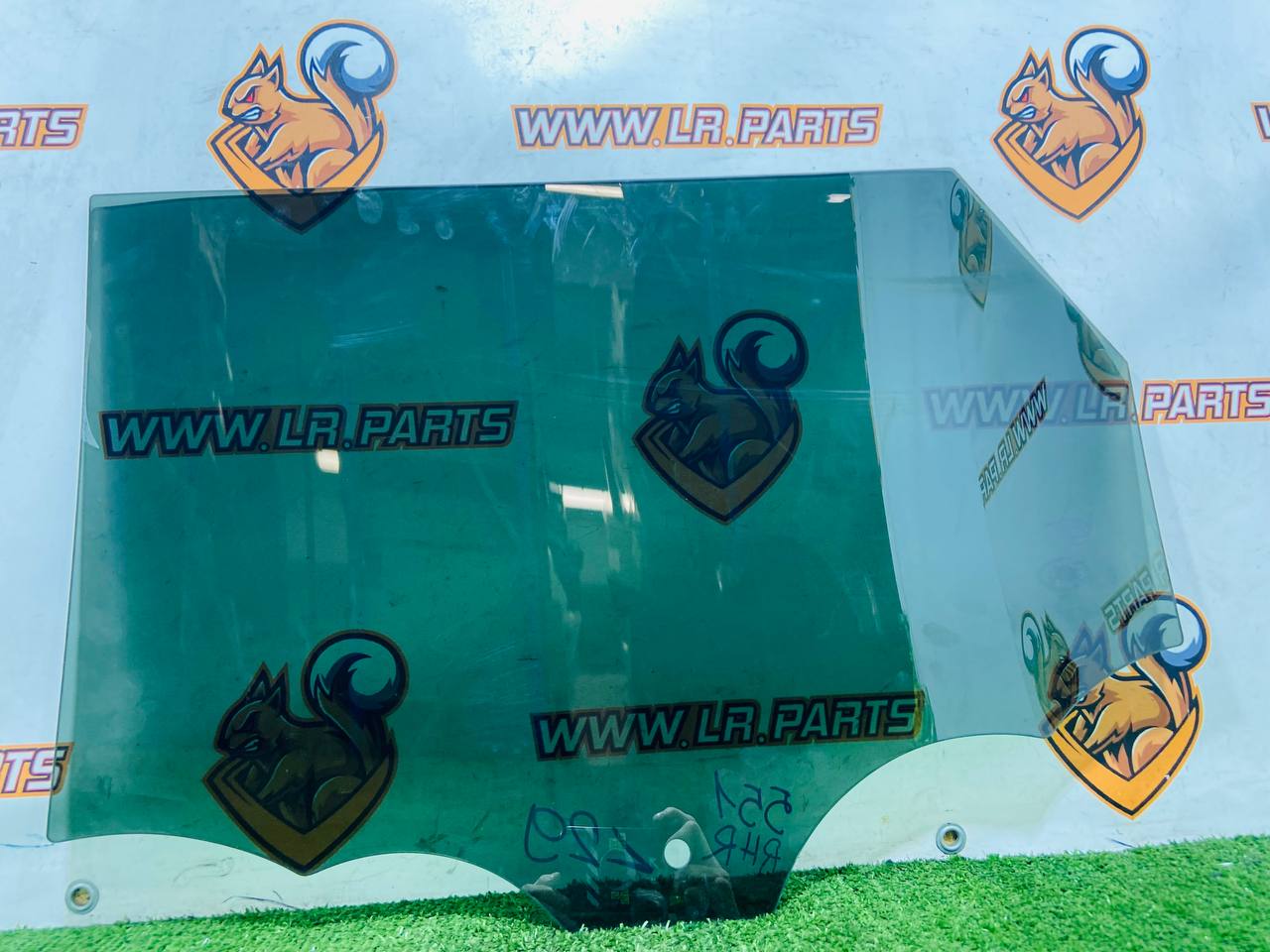 LR114606 Rear RIGHT Door Glass RANGE ROVER EVOQUE NEW (L551) 2019- Used cost 120 € in stock 1 pcs.