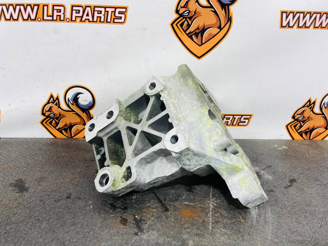LR127817 Engine Bracket Range Rover Evoque New L551 (2019-) used cost 90 € in stock 3 pcs.