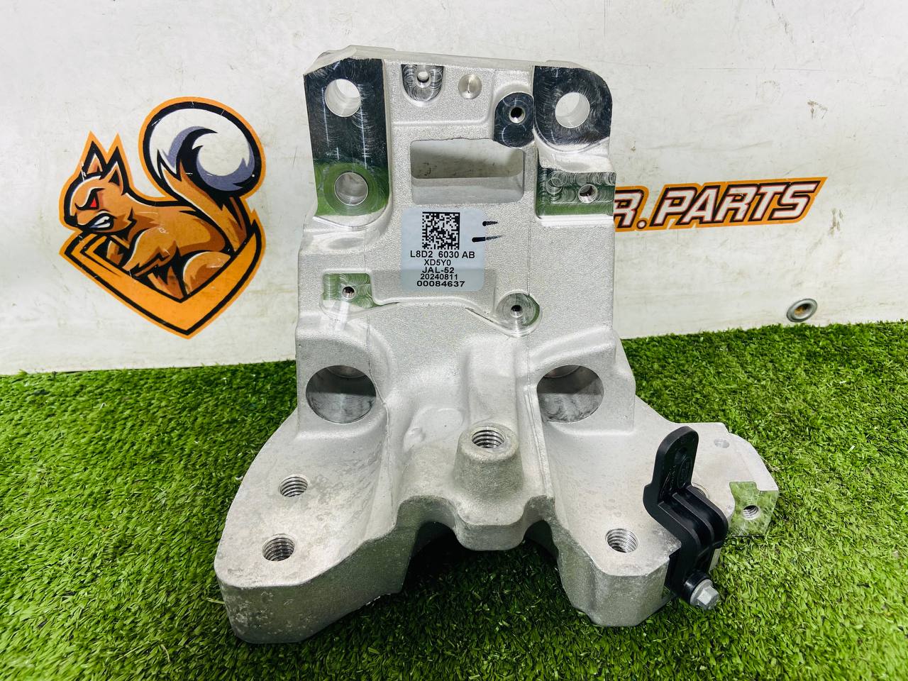 LR127817 Engine Bracket Range Rover Evoque New L551 (2019-) used cost 90 € in stock 3 pcs.