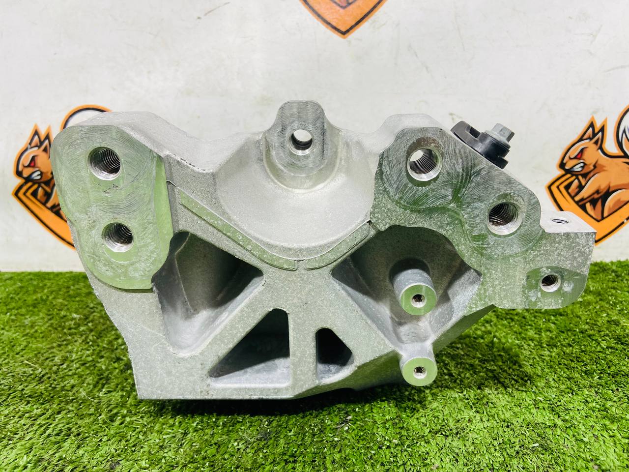 LR127817 Engine Bracket Range Rover Evoque New L551 (2019-) used cost 90 € in stock 3 pcs.