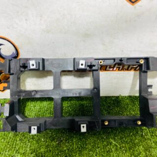 LR132402 Bracket of the RHD central lower dashboard for Land Rover New Defender L663 (2020-) Used cost € in stock 1 pcs.
