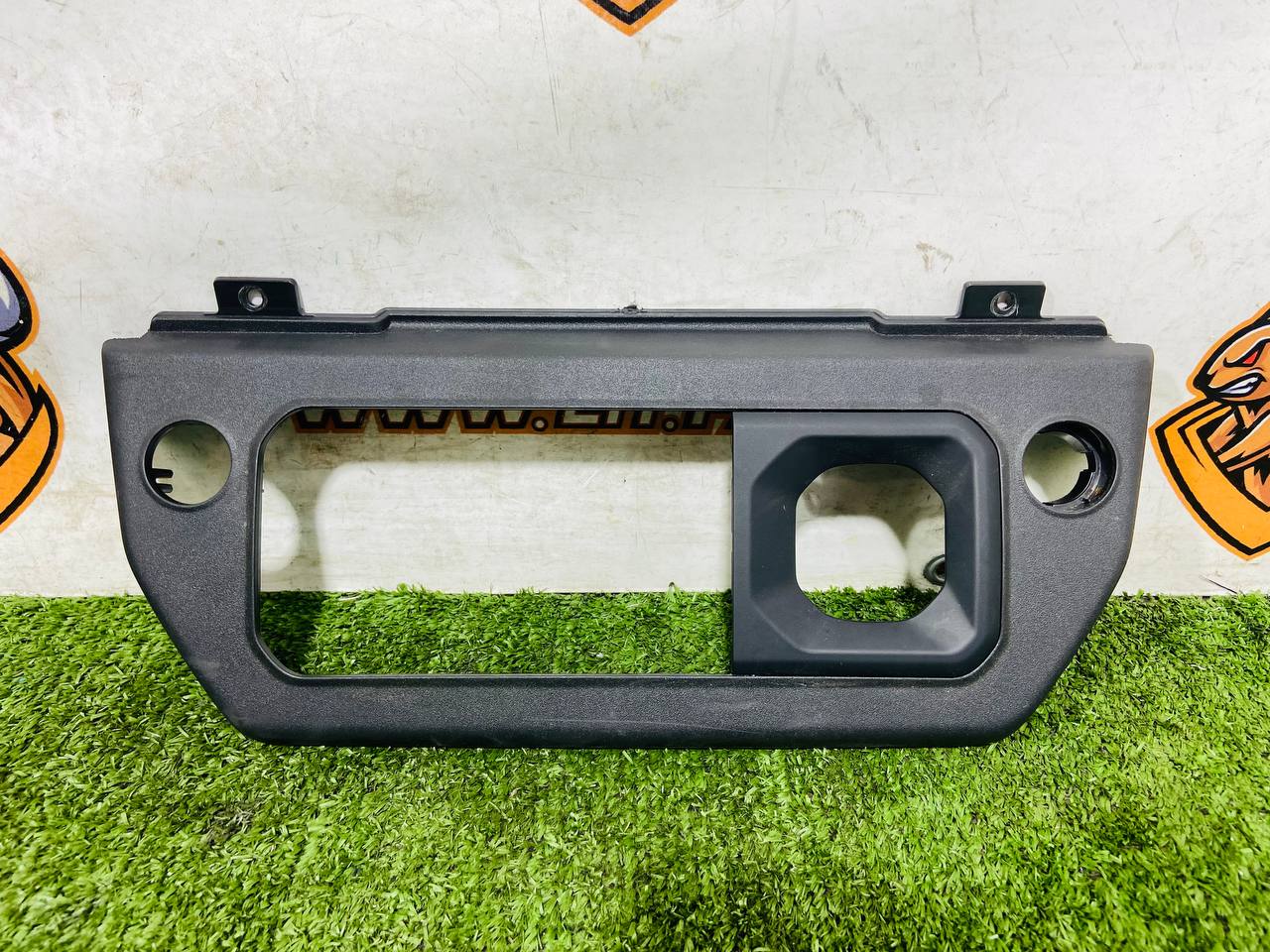 LR132414 Lower trim cover for RHD Land Rover New Defender L663 (2020-) Used cost € in stock 1 pcs.