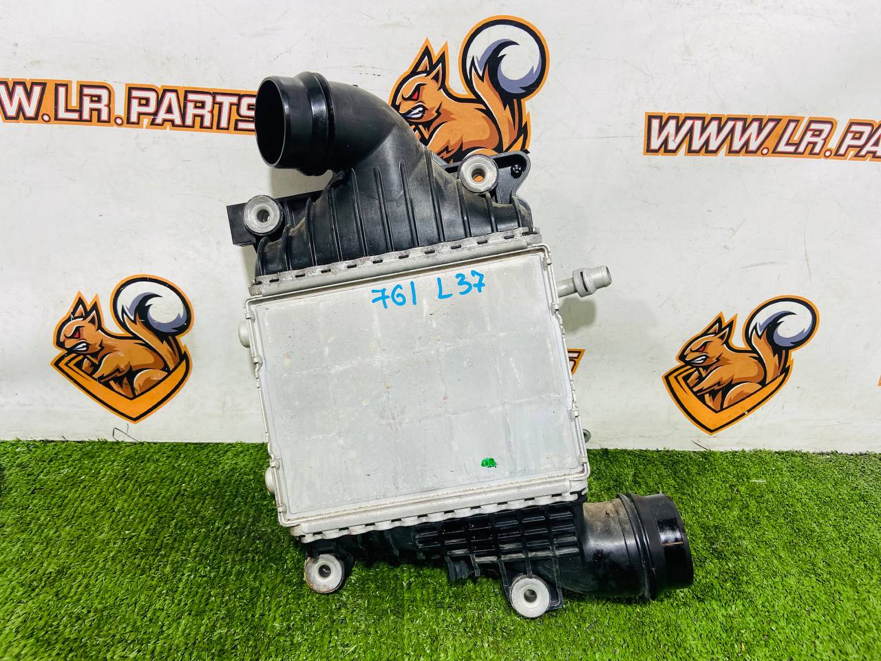 LR139052 Intercooler 2.0ie Range Rover Velar L560 (2018-) Used cost 270 € in stock 1 pcs.