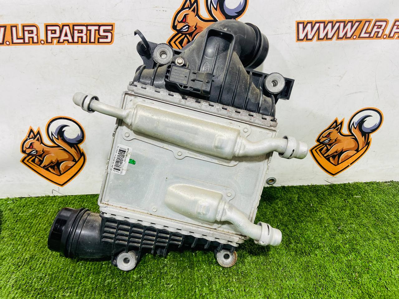 LR139052 Intercooler 2.0ie Range Rover Velar L560 (2018-) Used cost 270 € in stock 1 pcs.