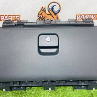 LR142054 Glove compartment assembly Land Rover New Defender L663 (2020-) Used cost  € in stock 1 pcs.