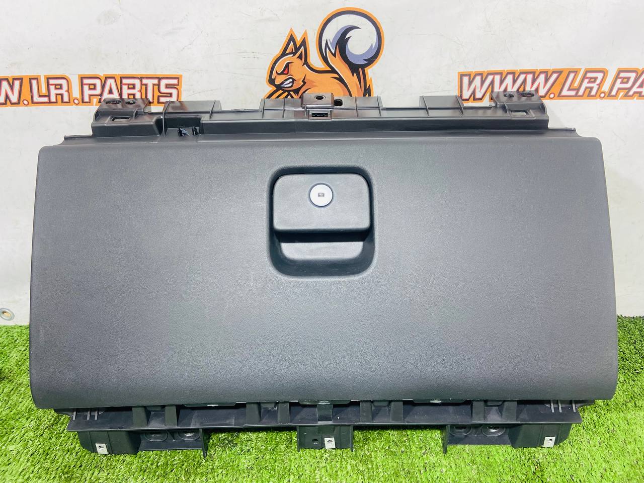 LR142054 Glove compartment assembly Land Rover New Defender L663 (2020-) Used cost € in stock 1 pcs.