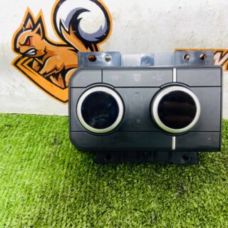 LR145077 Heater control unit Land Rover New Defender L663 (2020-) Used cost  € in stock 1 pcs.