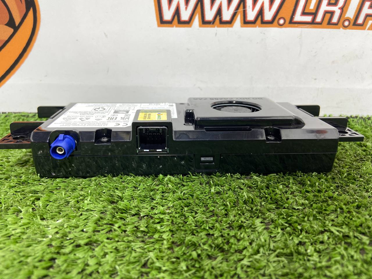 LR145262 Wireless charging device for Land Rover Discovery 5 L462 (2017-) Used - Image 19
