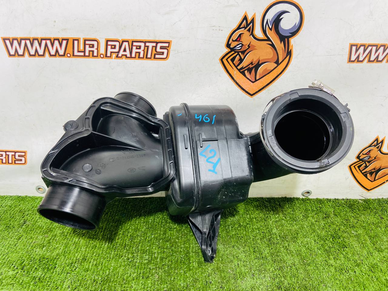 LR157547 Air duct T-shaped connecting 3.0ie Range Rover Sport L461 (2023-) Used cost 200 € in stock 1 pcs.