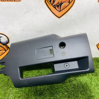 LR179221 Lower steering column casing Land Rover New Defender L663 (2020-) Used cost  € in stock 1 pcs.