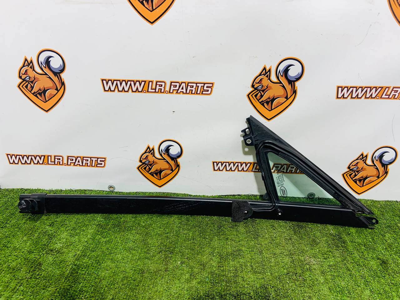 LR181993 Front Door Glass (Triangle) Right Range Rover Sport L461 (2023-) Used cost 220 € in stock 4 pcs.