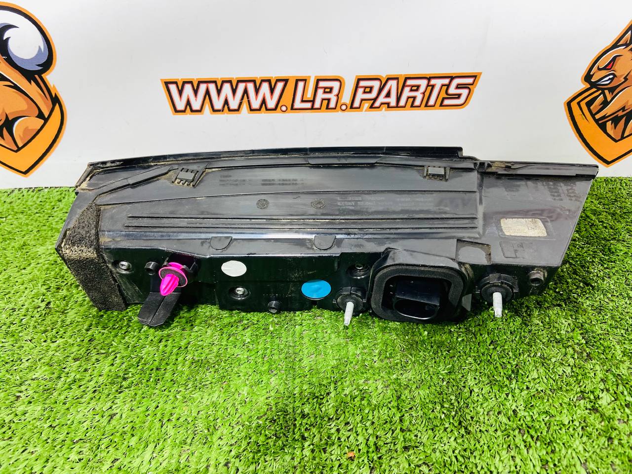 LR183056 Right rear tail light on the trunk lid for Range Rover Sport L461 (2023-) Used - Image 15