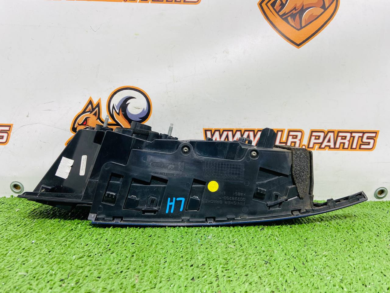 LR183058 Left rear tail light in the trunk lid for Range Rover Sport L461 (2023-) Used cost 300 € in stock 4 pcs.