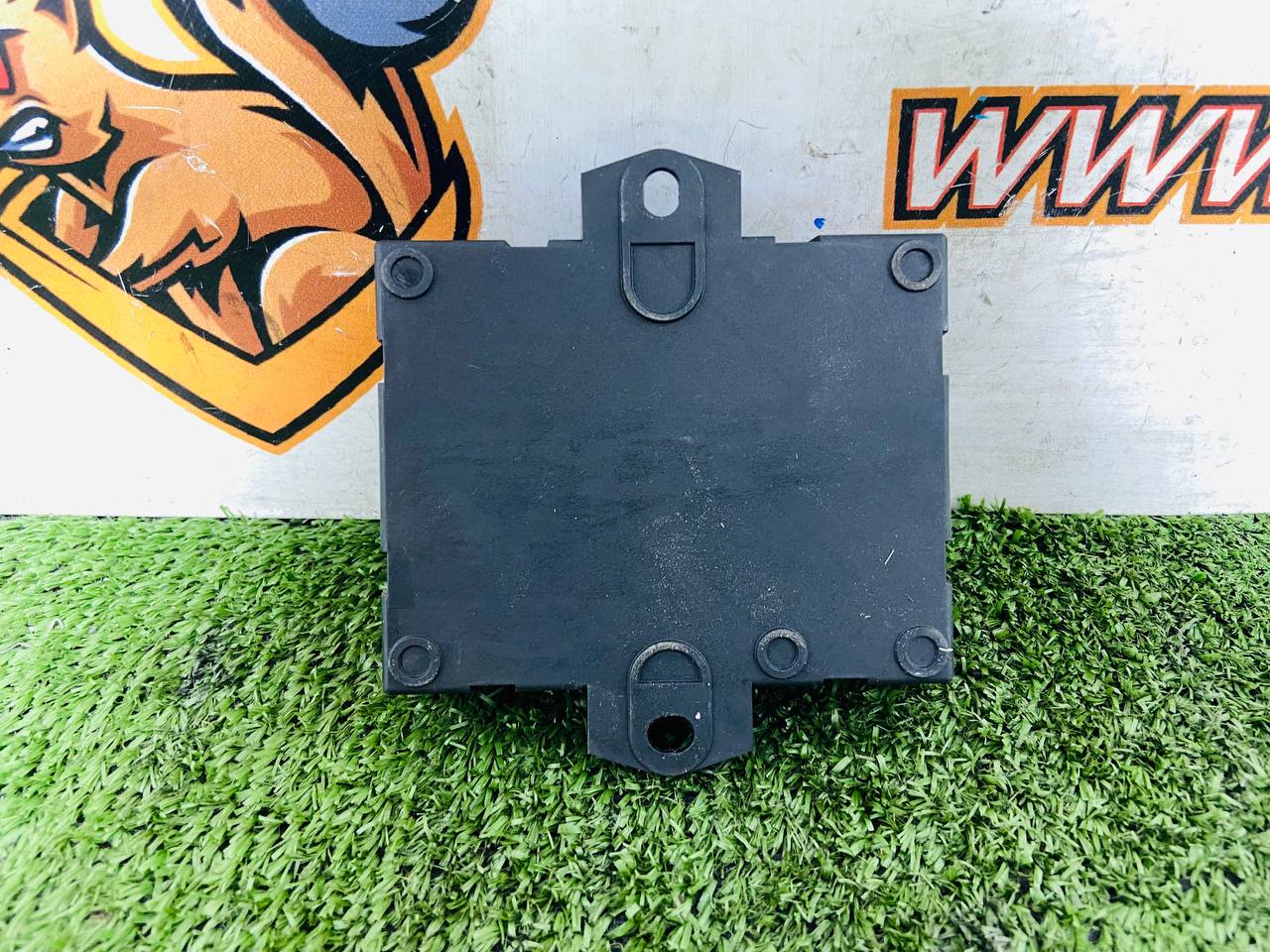 LR186589 Trunk Lid Control Module for Range Rover Sport L461 (2023-) Used cost 170 € in stock 3 pcs.