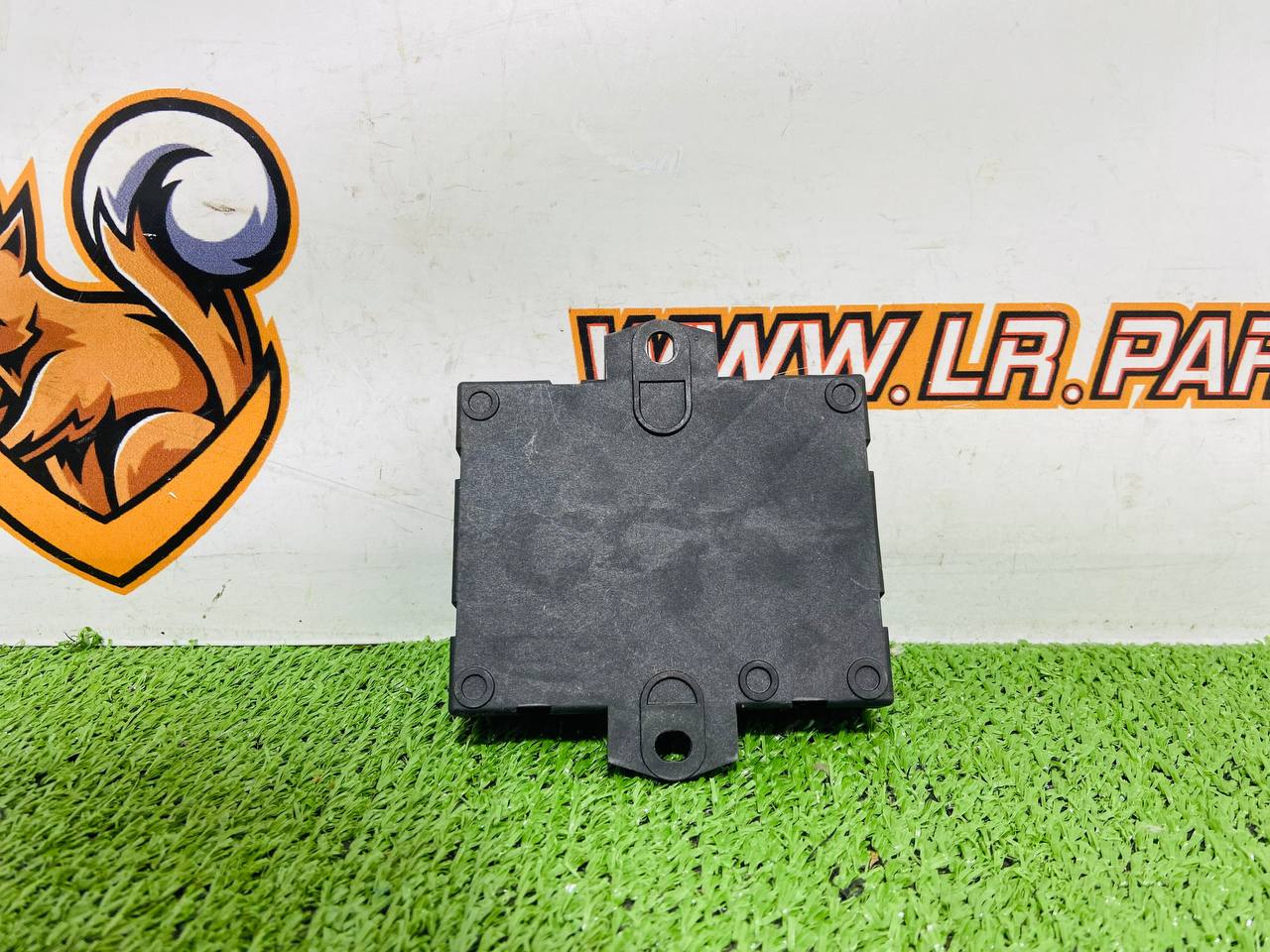 LR186589 Trunk Lid Control Module for Range Rover Sport L461 (2023-) Used cost 170 € in stock 3 pcs.