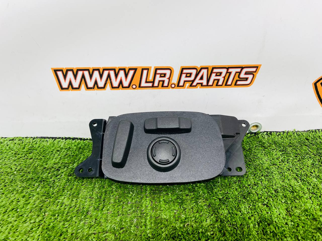 T2H16368 Left seat electric adjustment switch Jaguar XE X760 (2015-) Used cost € in stock 2 pcs.