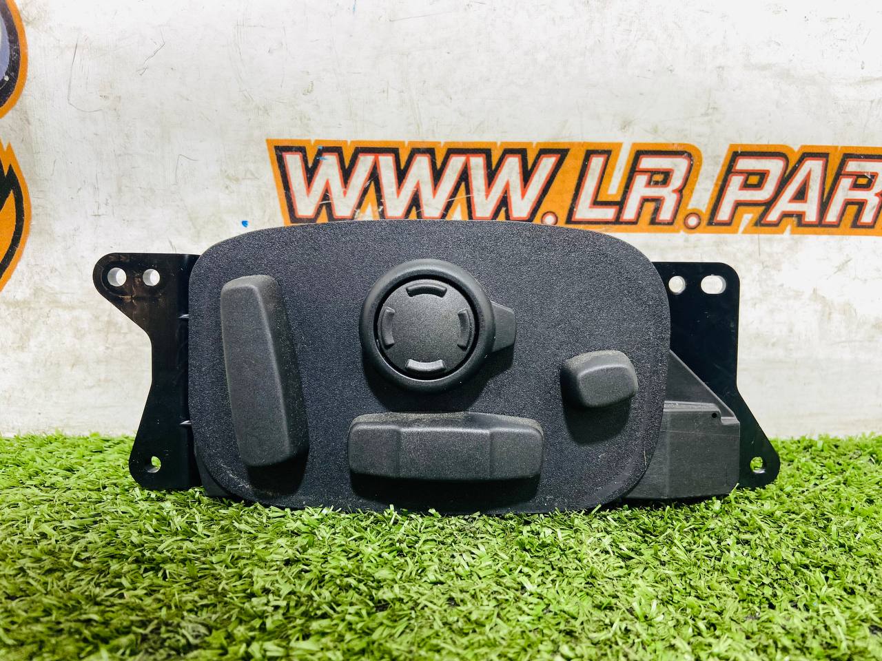 T2H16373 Seat electric adjustment switch front right Jaguar F-Pace X761 (2017-) Used cost € in stock 1 pcs.