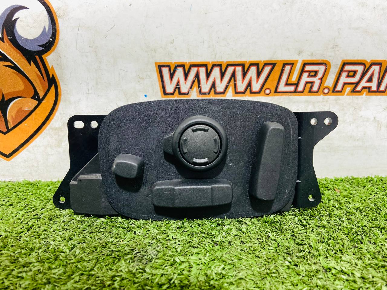 T2H16374 Front left seat electric adjustment switch Jaguar F-Pace X761 (2017-) Used cost € in stock 1 pcs.
