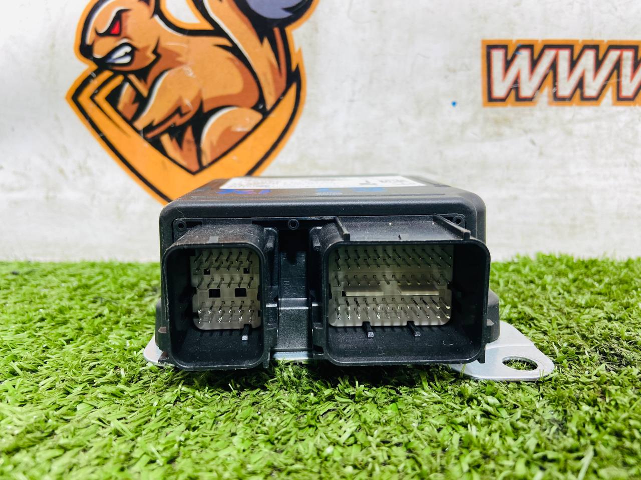 T2H19065 AIRBAG Control Unit for Jaguar F-Pace X761 (2017-) Used - Image 13