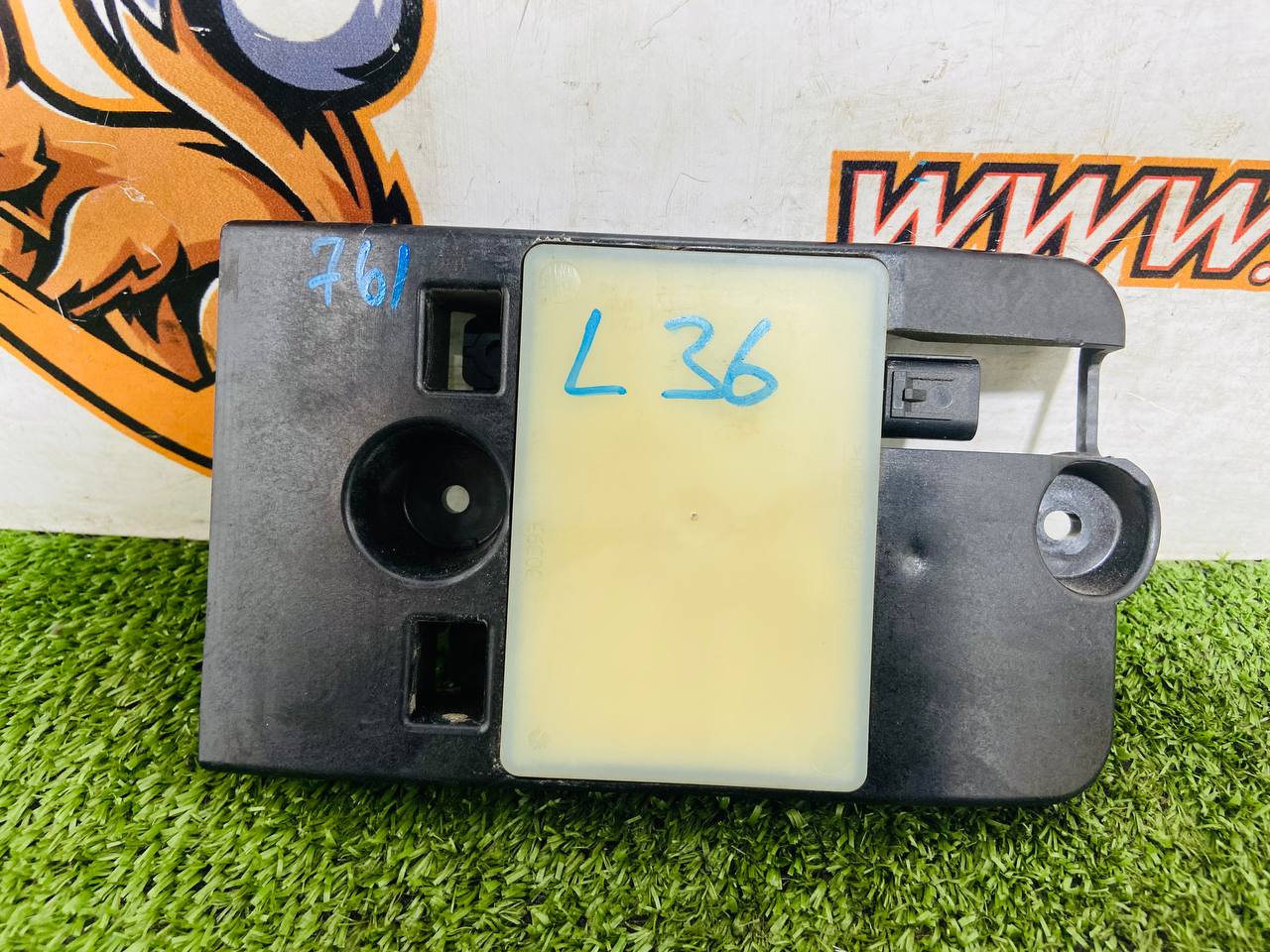 T2H1963 Dead (Blind) Zone Sensor Jaguar XF X260 (2015-) Used cost 230 € in stock 8 pcs.