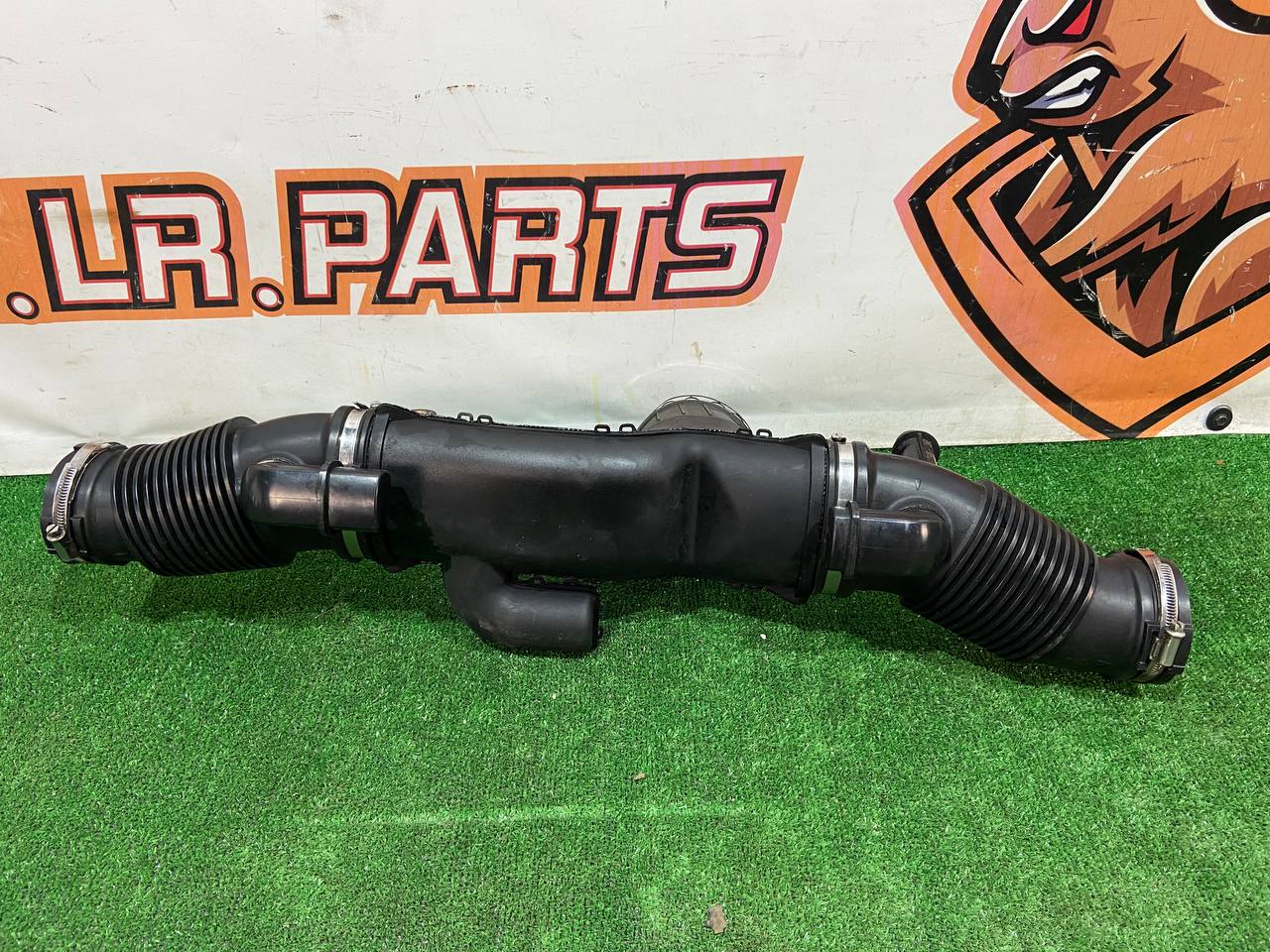 T2H25122 Intake air filter pipe Jaguar F-Pace X761 (2017-) Used cost 210 € in stock 1 pcs.