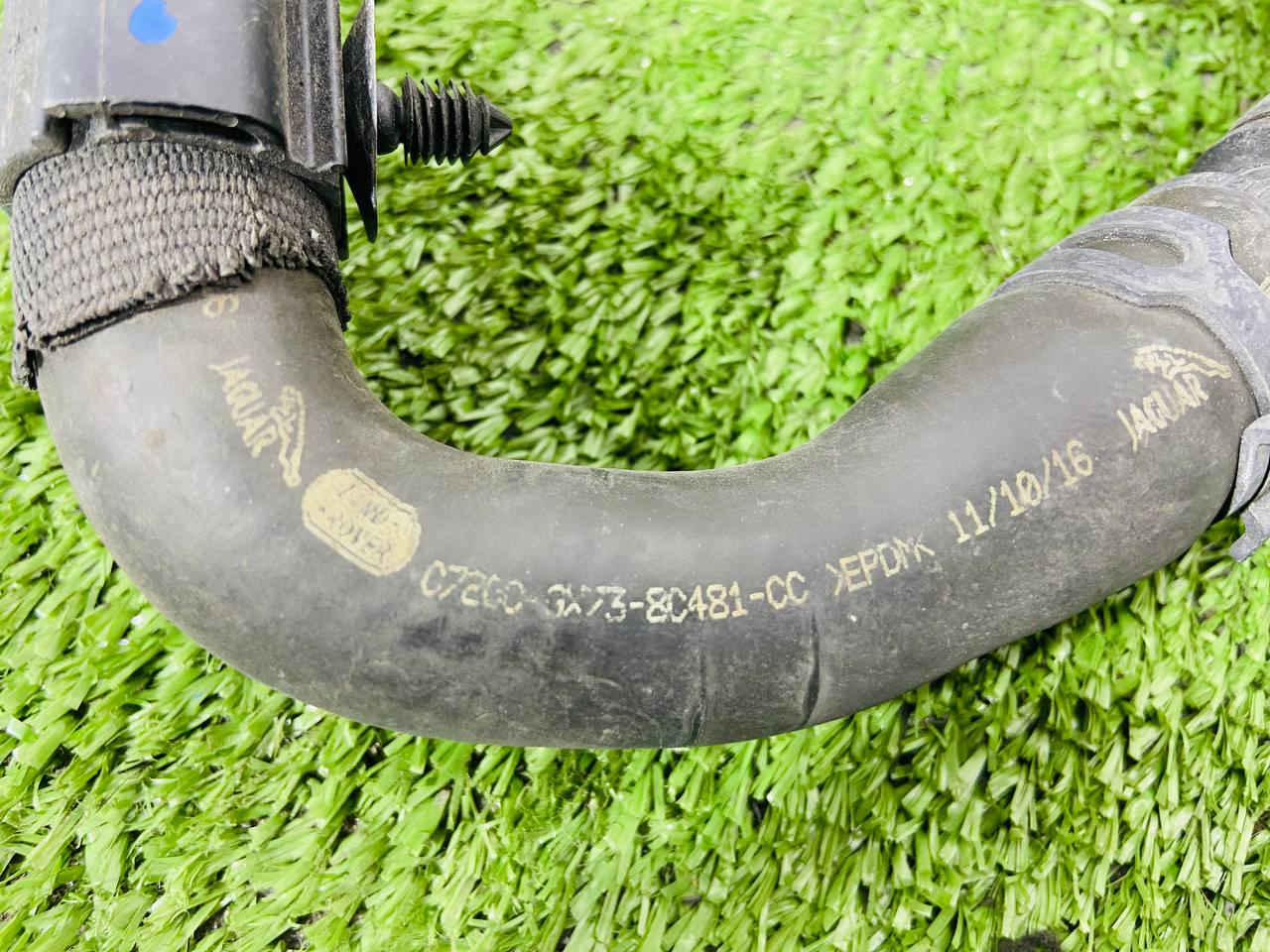 T2H28579 Cooling system hose for Jaguar F-Pace X761 (2017-) Used cost 35 € in stock 2 pcs.