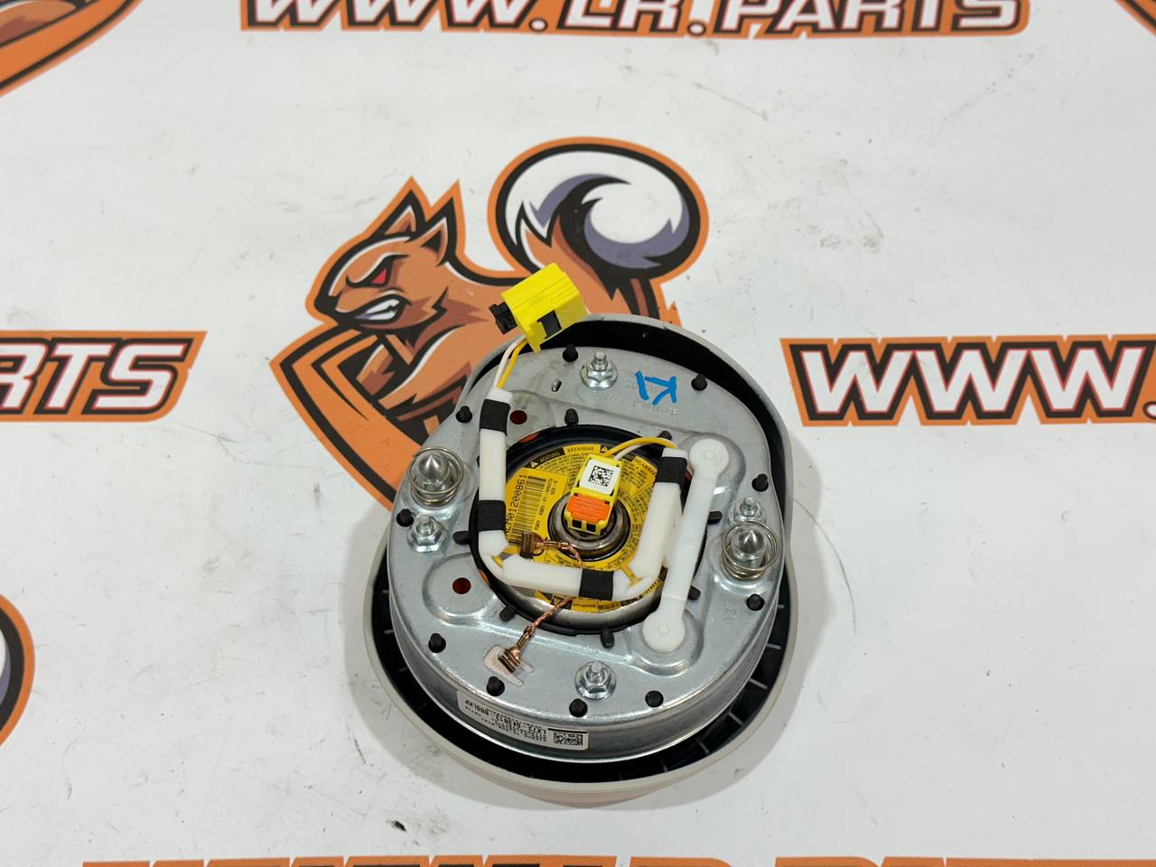 T2H38229LKP Airbag in the steering wheel for Jaguar F-Pace X761 (2017-) Used cost € in stock 1 pcs.