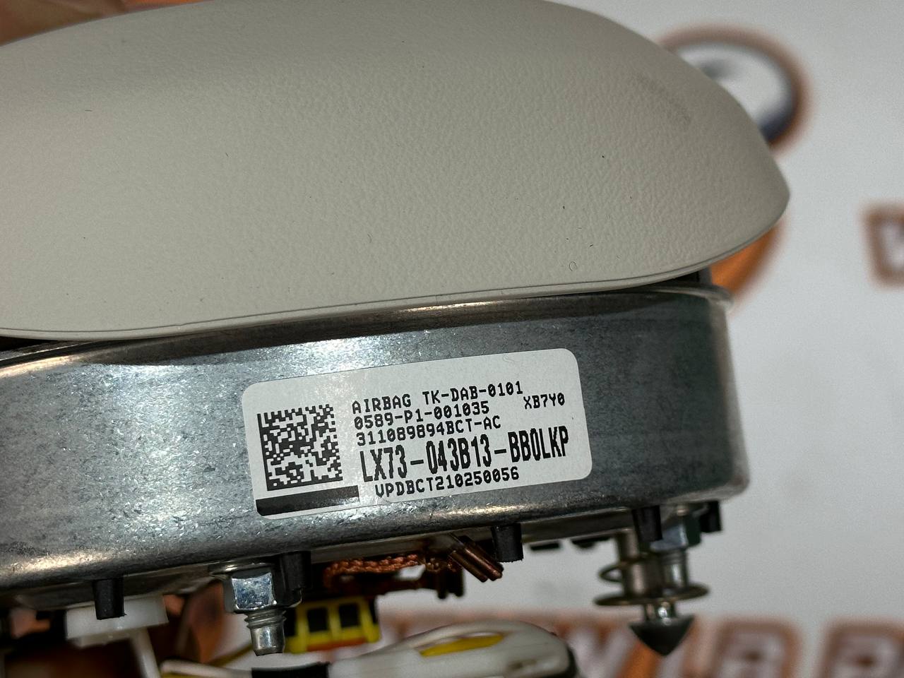 T2H38229LKP Airbag in the steering wheel for Jaguar F-Pace X761 (2017-) Used cost € in stock 1 pcs.