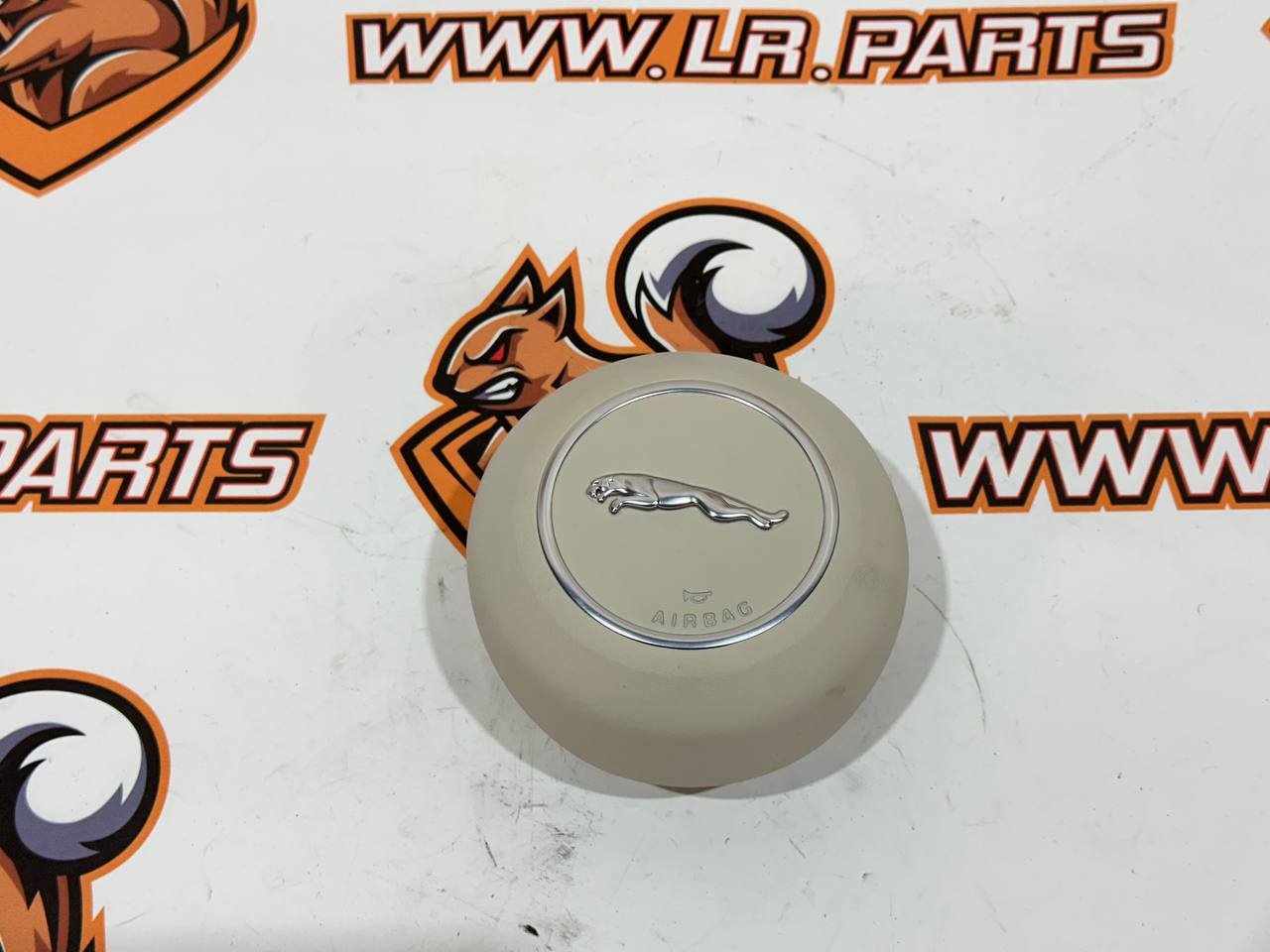 T2H38229LKP Airbag in the steering wheel for Jaguar F-Pace X761 (2017-) Used cost € in stock 1 pcs.