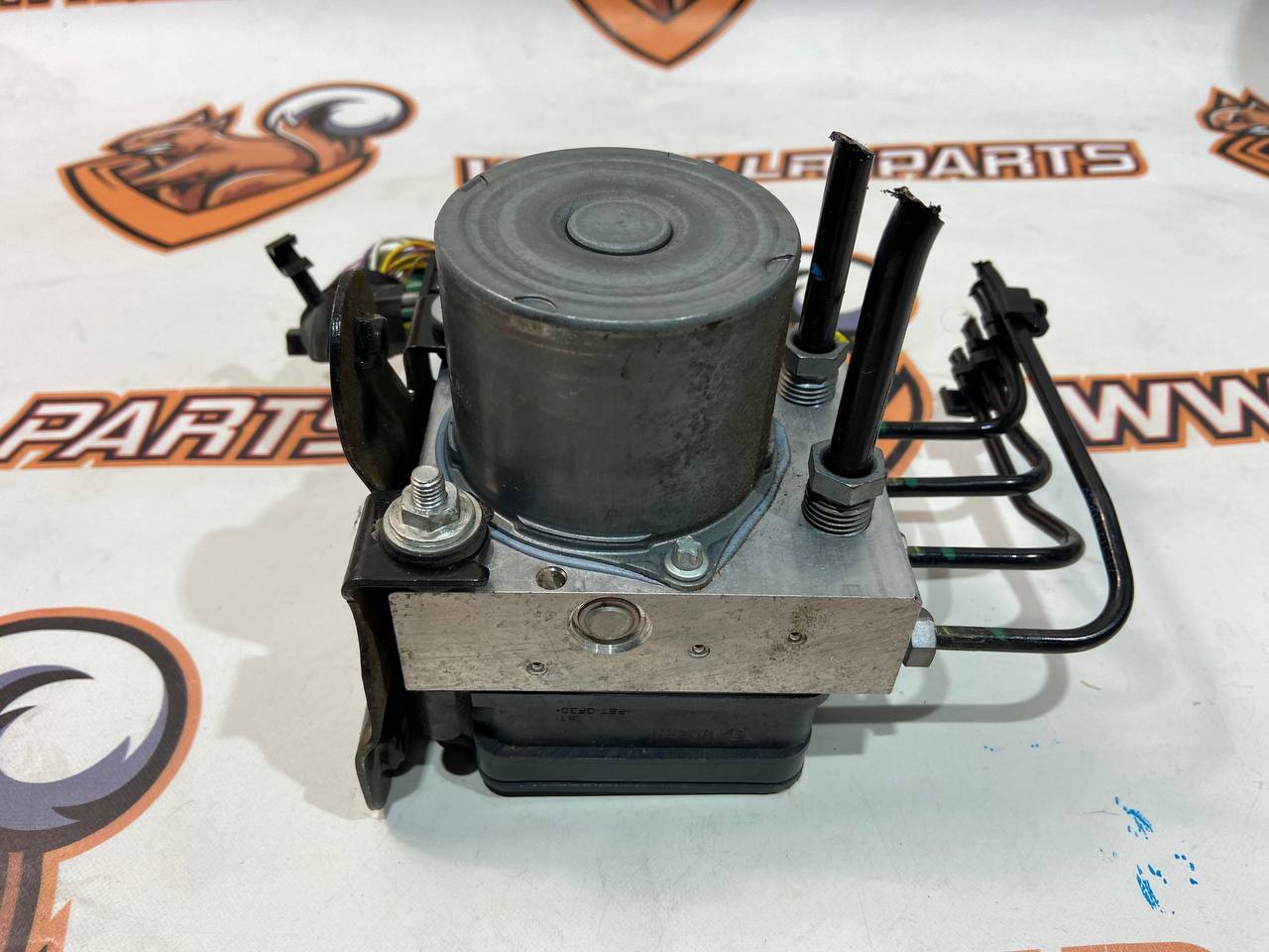 T2H38801 ABS Block Jaguar XF X260 (2015-) Used cost 450 € in stock 4 pcs.