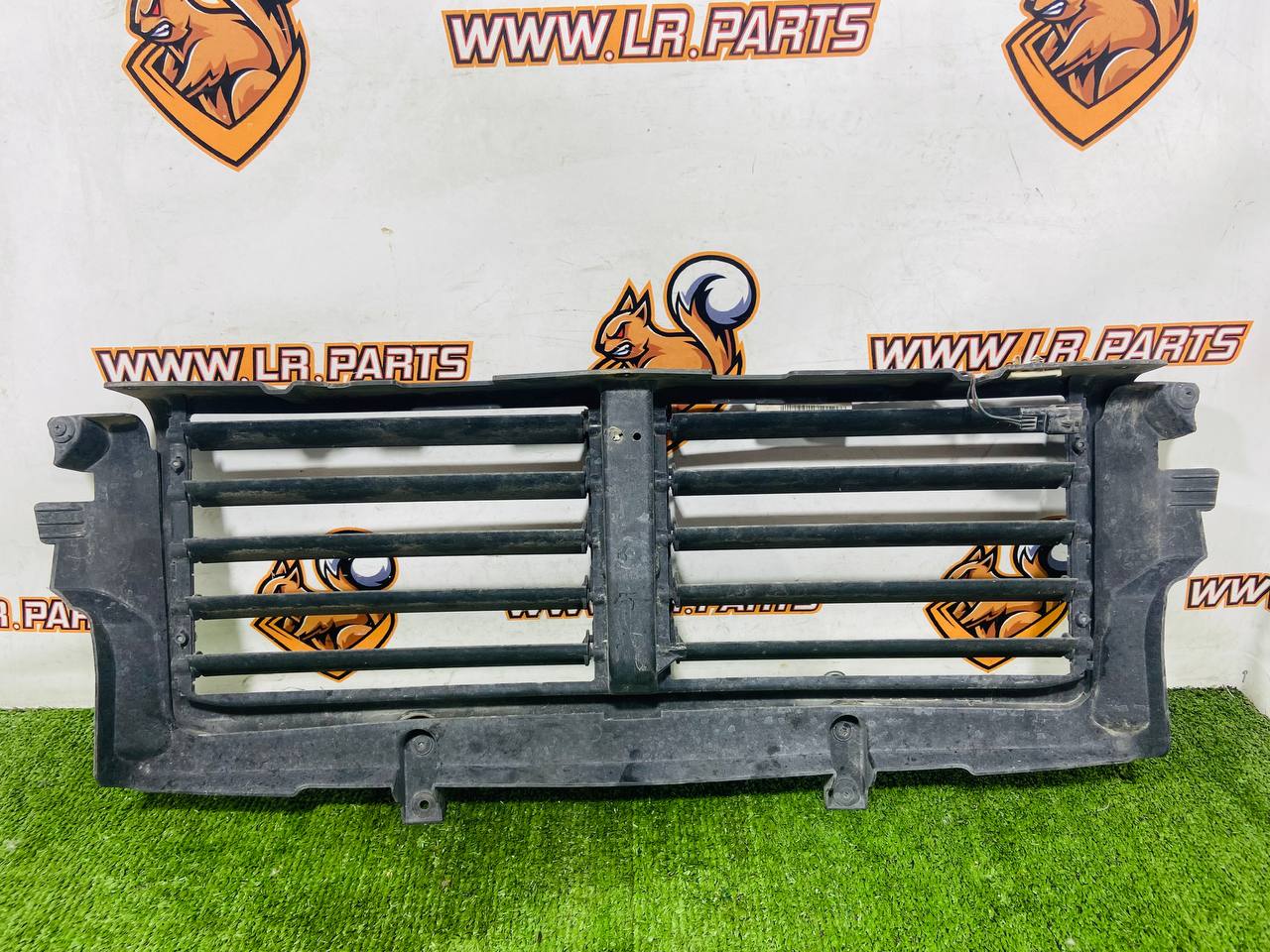 T2H41245 Active Radiator Grille Shutter Jaguar F-Pace X761 (2017-) Used cost 350 € in stock 1 pcs.