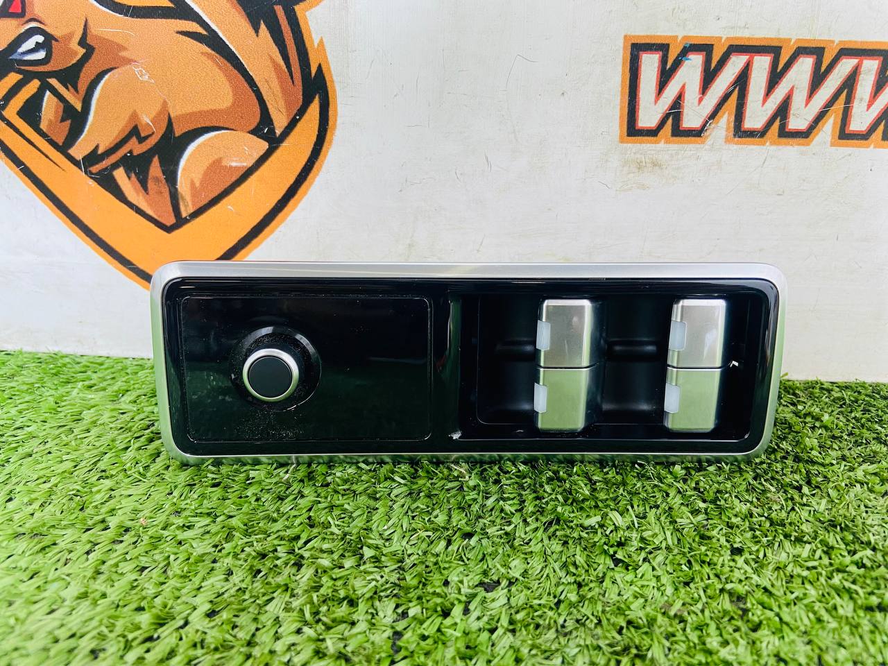 T2H42689 Front Window Lift Button Block for Jaguar F-Pace X761 (2017-) Used - Image 14