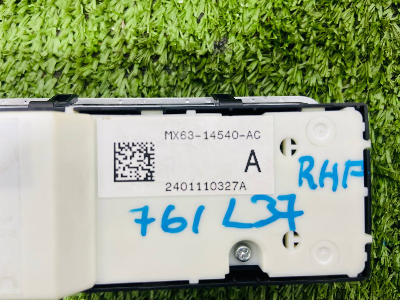 T2H42689 Front Window Lift Button Block for Jaguar F-Pace X761 (2017-) Used - Image 16