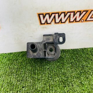 T2H42841 Upper right radiator bracket Jaguar F-Pace X761 (2017-) used cost 20 € in stock 1 pcs.