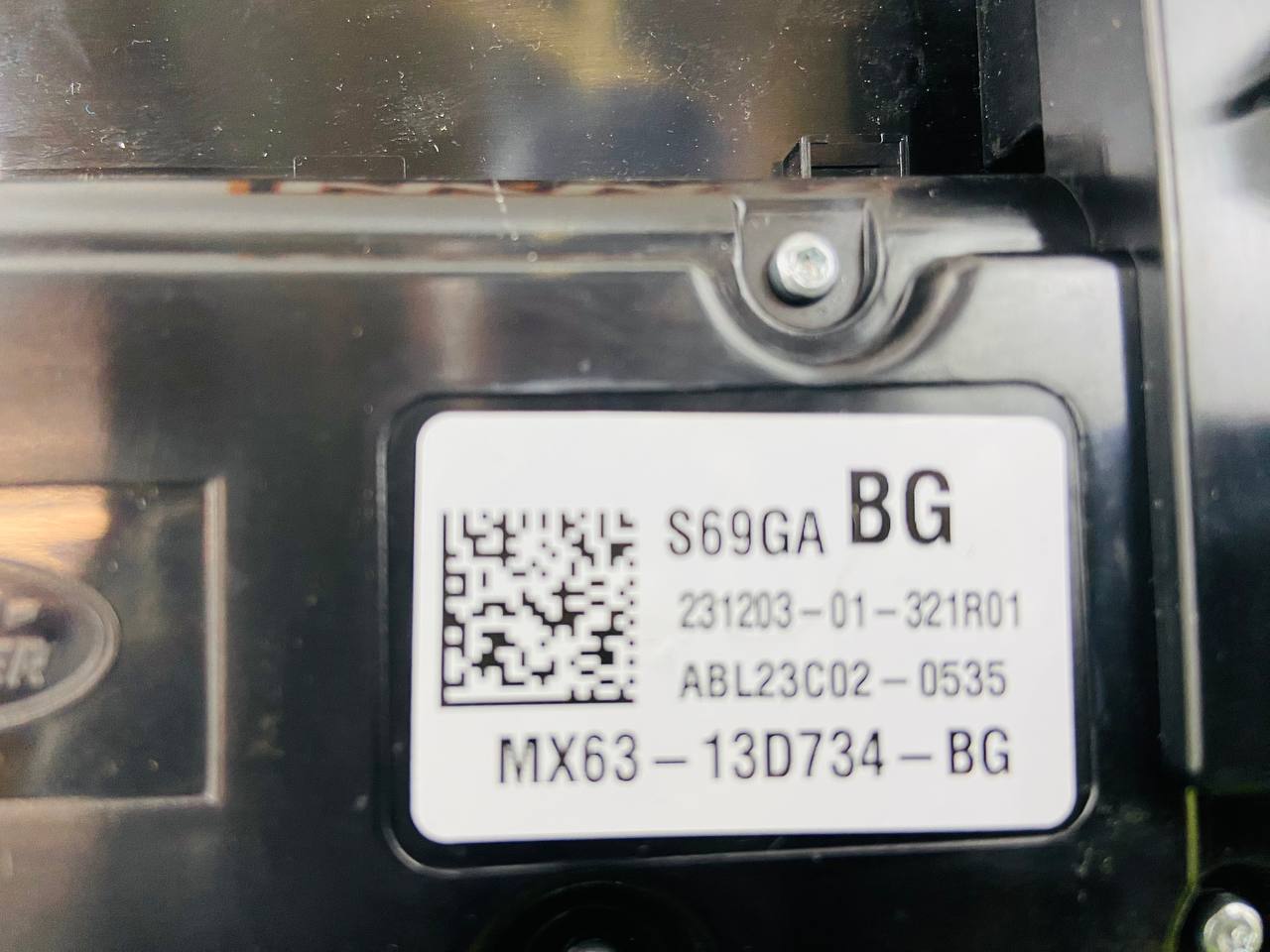 T2H43665 Central Console Switch Block for Jaguar F-Pace X761 (2017-) Used cost 500 € in stock 3 pcs.