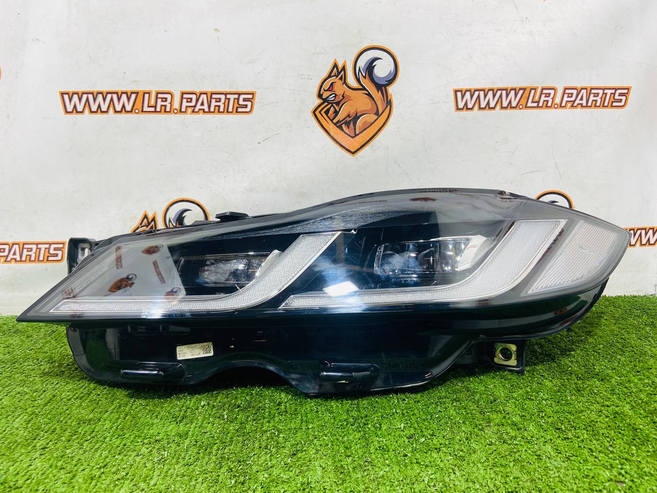 T2H43710 Left headlight LED MID Premium 2021 - Jaguar F-Pace X761 (2017-) Used - Image 16