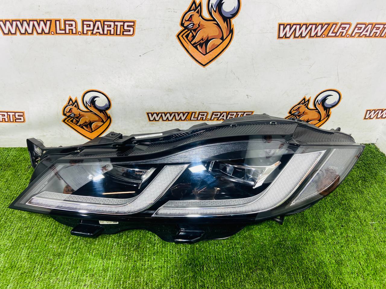 T2H43710 Left headlight LED MID Premium 2021 - Jaguar F-Pace X761 (2017-) Used - Image 17