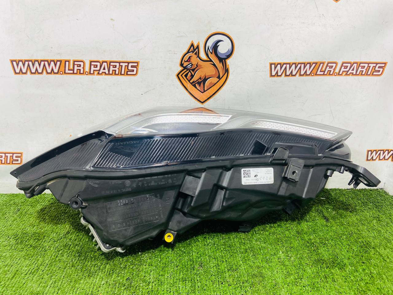 T2H43710 Left headlight LED MID Premium 2021 - Jaguar F-Pace X761 (2017-) Used - Image 18