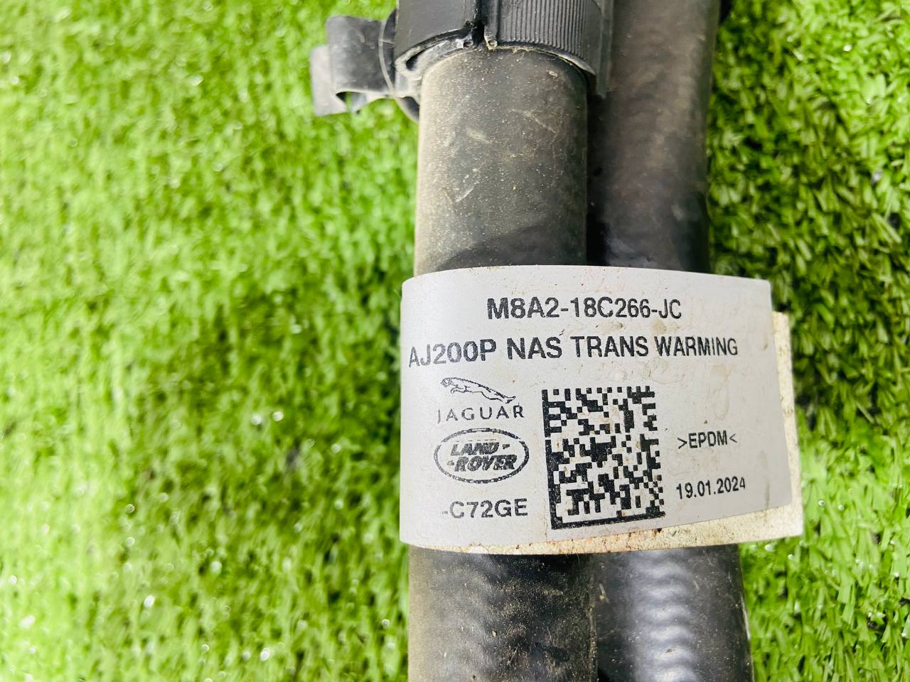 T2H46733 Heater hose Jaguar F-Pace X761 (2017-) Used cost € in stock 1 pcs.