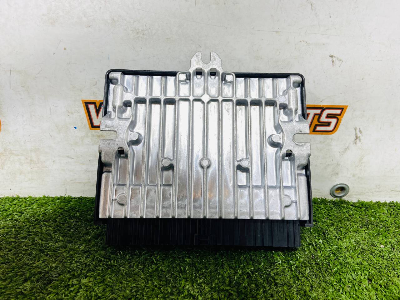 T2H9897 Adaptive damping module Jaguar F-Pace X761 (2017-) used - Image 16