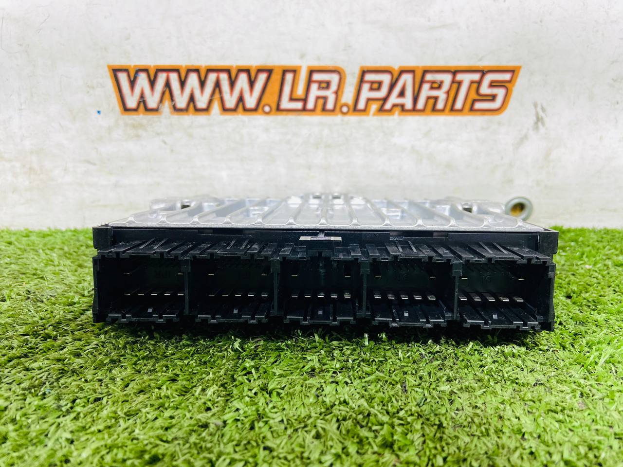 T2H9897 Adaptive damping module Jaguar F-Pace X761 (2017-) used - Image 17
