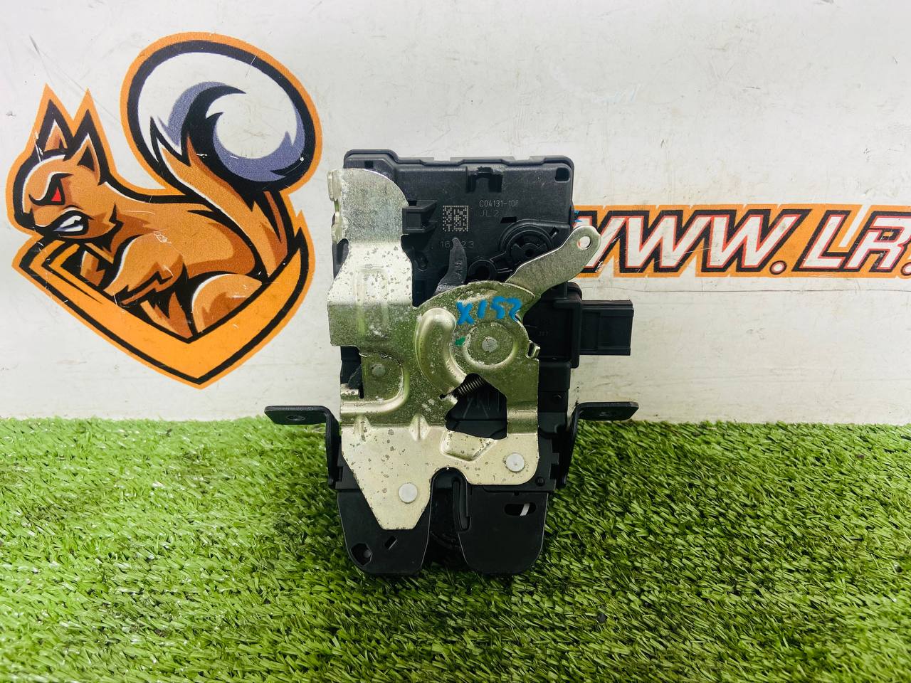 T2R12208 Trunk lid lock for Jaguar F-Type X152 (2014-) Used cost € in stock 2 pcs.