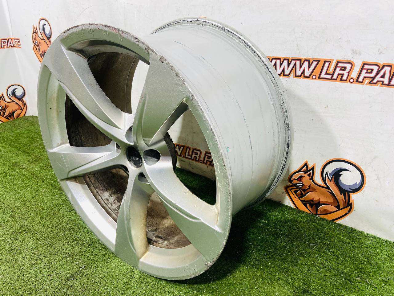 T2R17515 Wheel rim R20x9J 10.5Jx20CH Sparkle Silver Jaguar F-Type X152 (2014-) Used cost 300 € in stock 4 pcs.