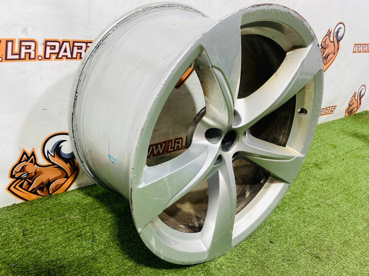 T2R17515 Wheel rim R20x9J 10.5Jx20CH Sparkle Silver Jaguar F-Type X152 (2014-) Used cost 300 € in stock 4 pcs.