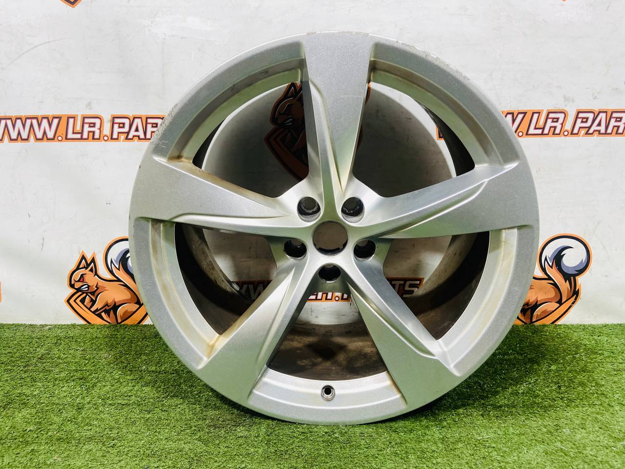 T2R17515 Wheel rim R20x9J 10.5Jx20CH Sparkle Silver Jaguar F-Type X152 (2014-) Used cost 300 € in stock 4 pcs.